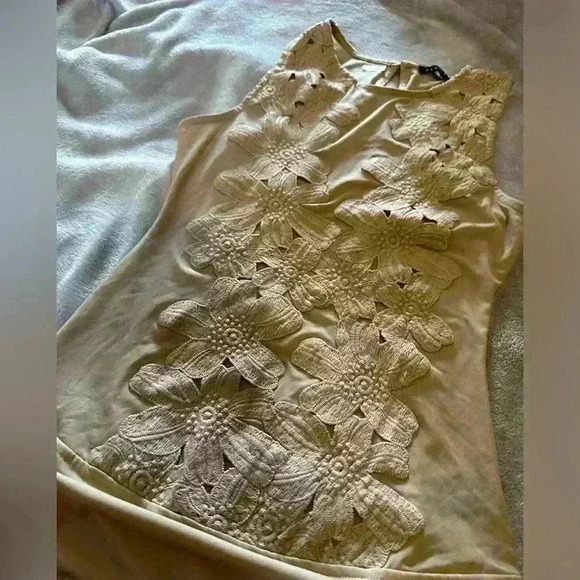 Haute Monde Nude  Floral Appliqué Bodysuit Size Medium - Picture 3 of 4